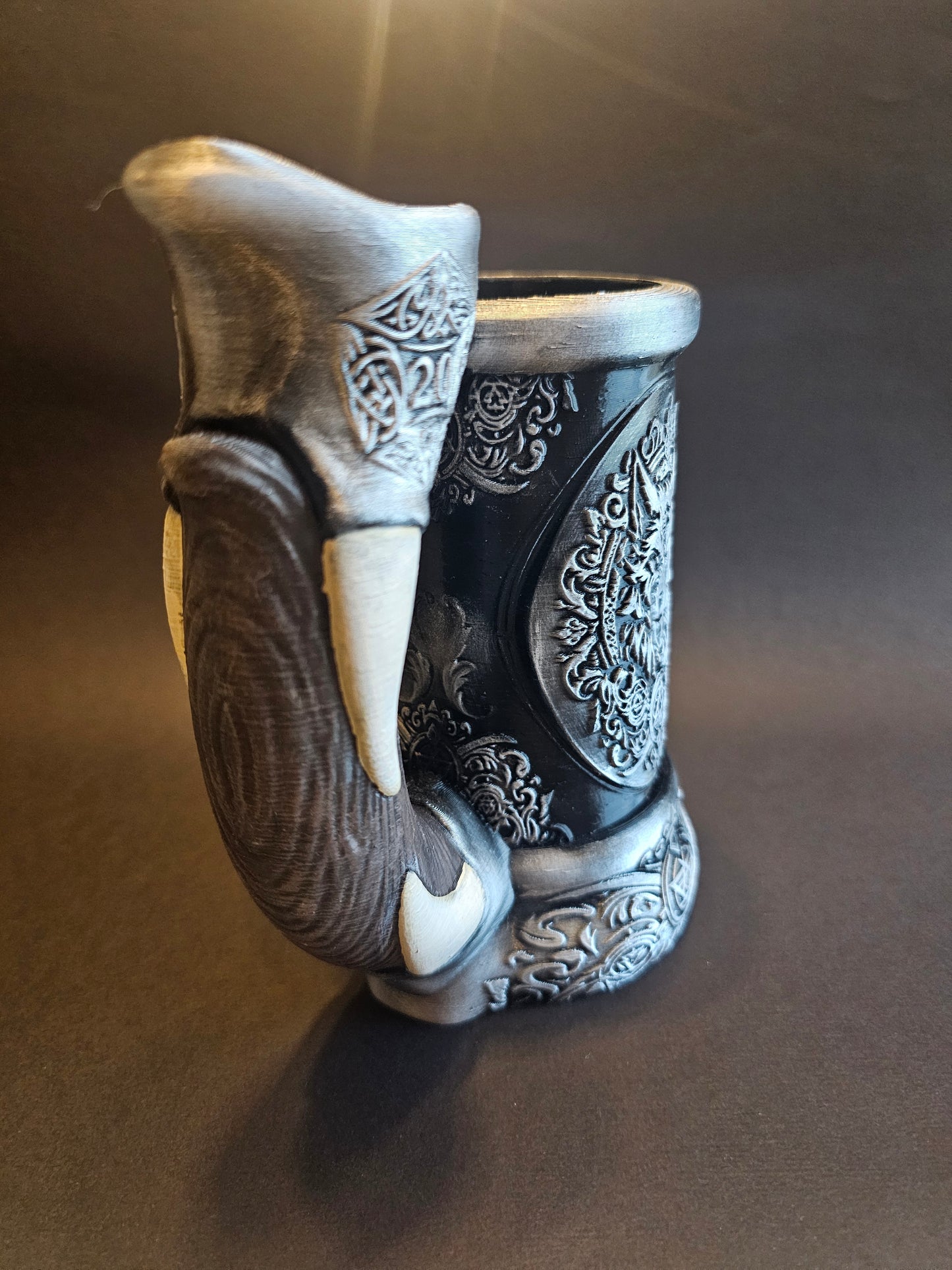 Wolf bite dice tower mug