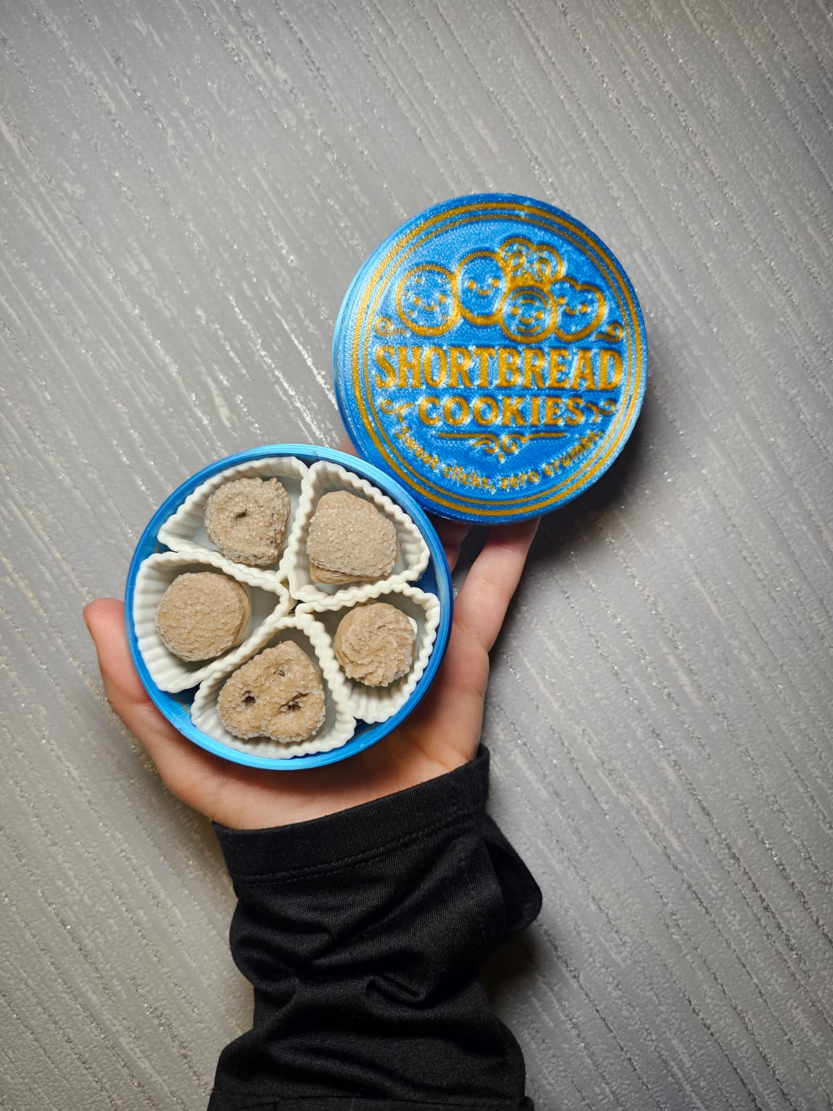 Gingerbread tin clicker