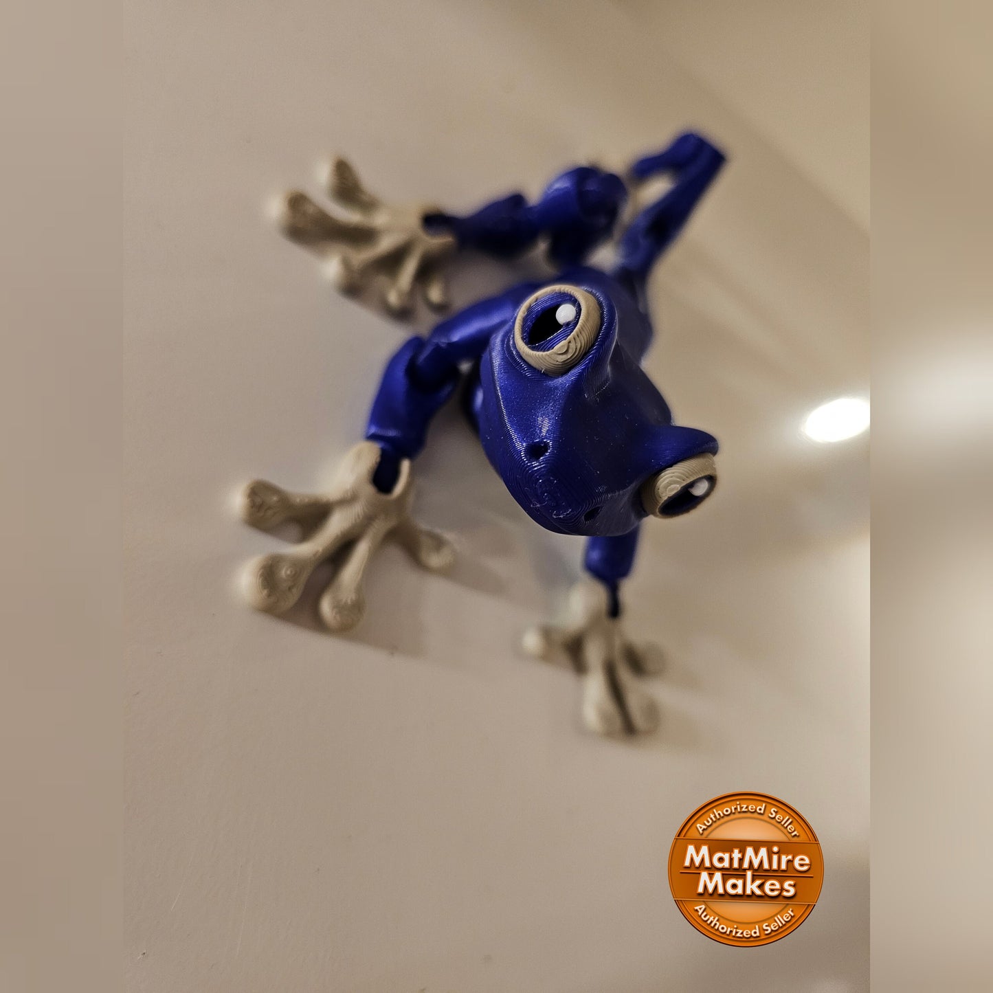 Magnetic articulated tree frog