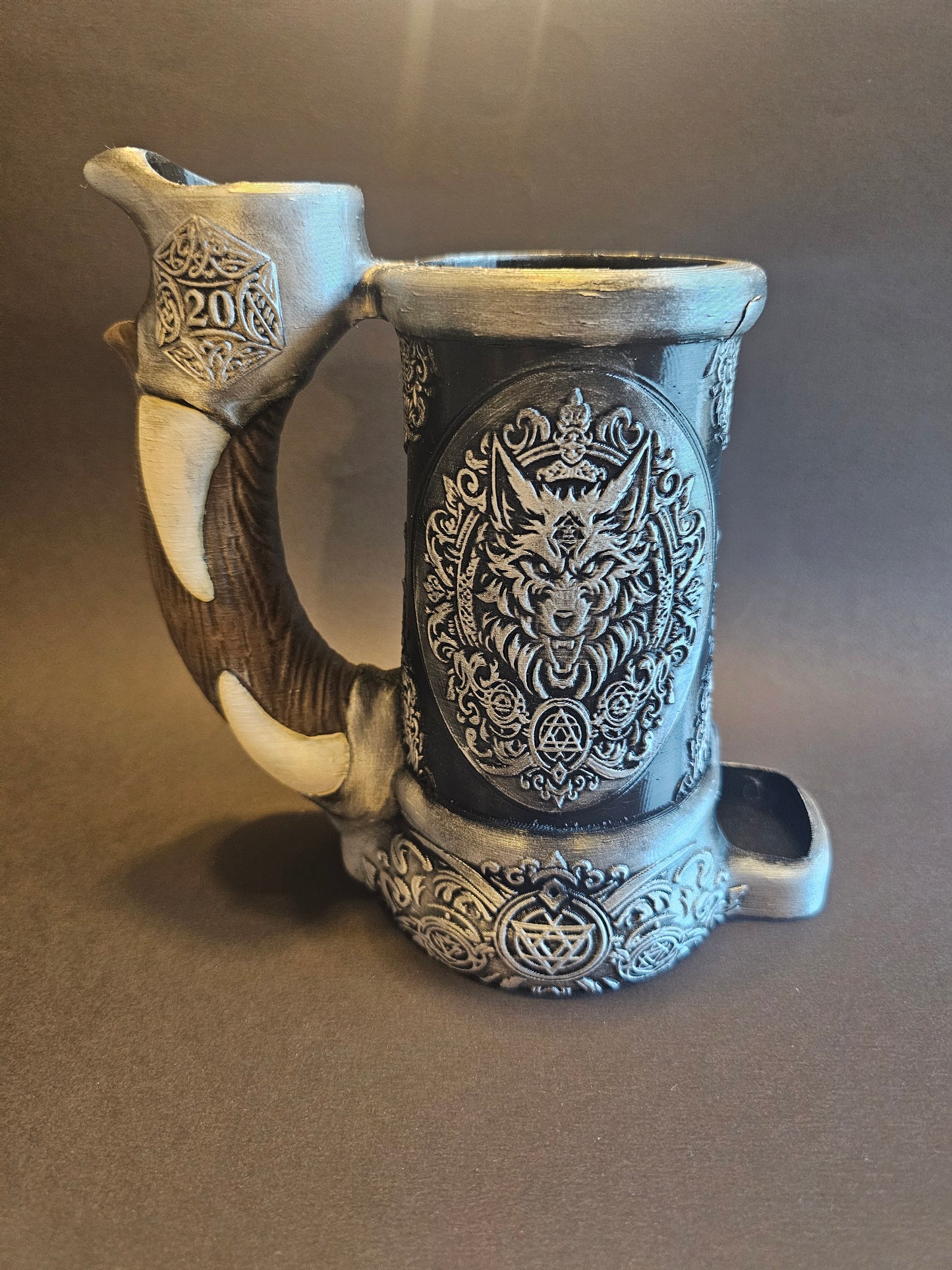 Wolf bite dice tower mug